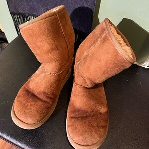 Brown Uggs size 4 but fits like size 6